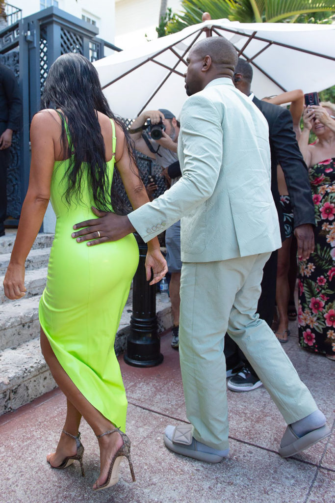 Kim-Kardashian-and-Kanye-West-stop-for-Ice-Cream-and-show-plenty-of-PDA-in-South-Beach